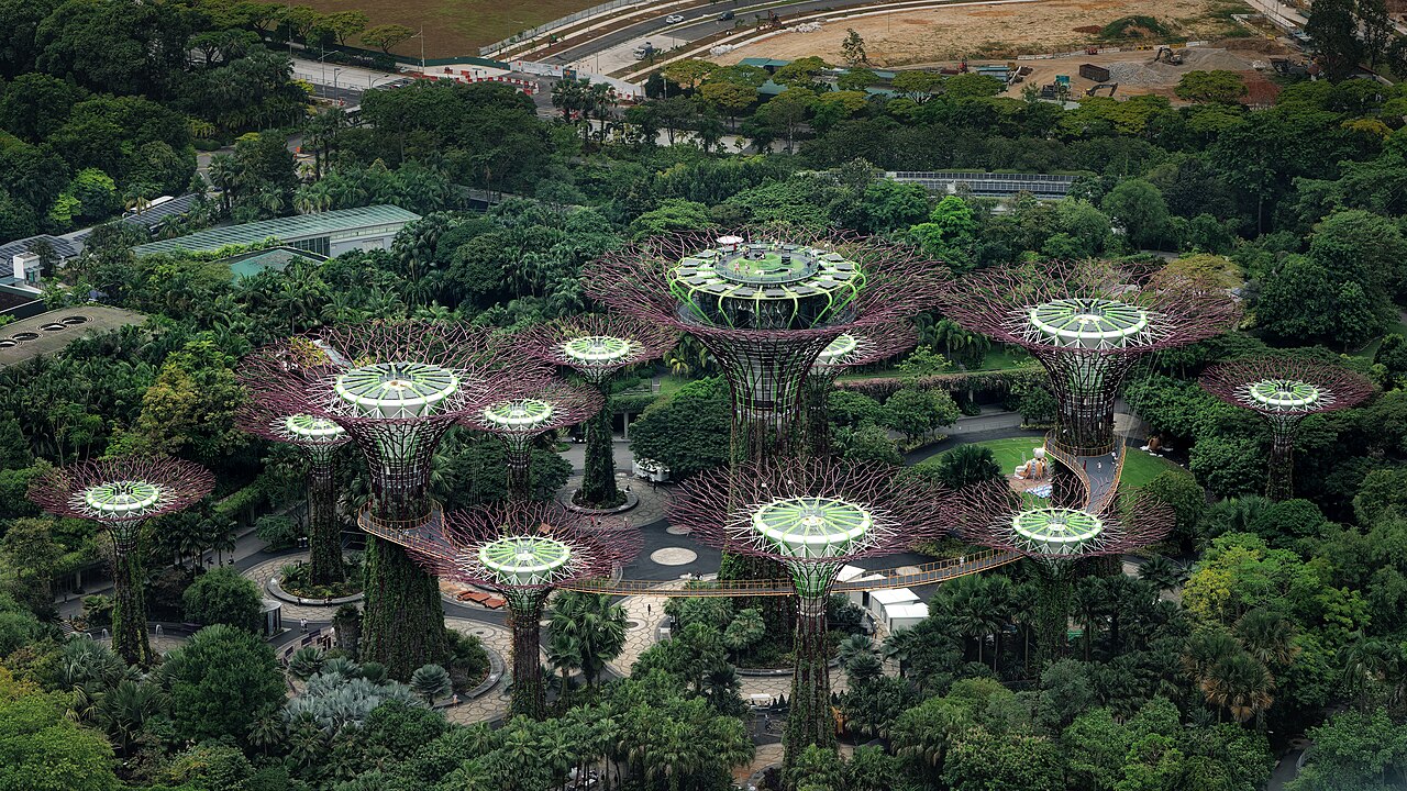 新加坡滨海湾花园超级树与空中步道全景